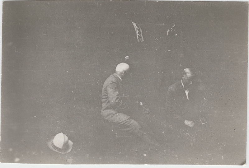 Tuvastamata seltskond [Eduard Virgo tuttavad või sugulased?]