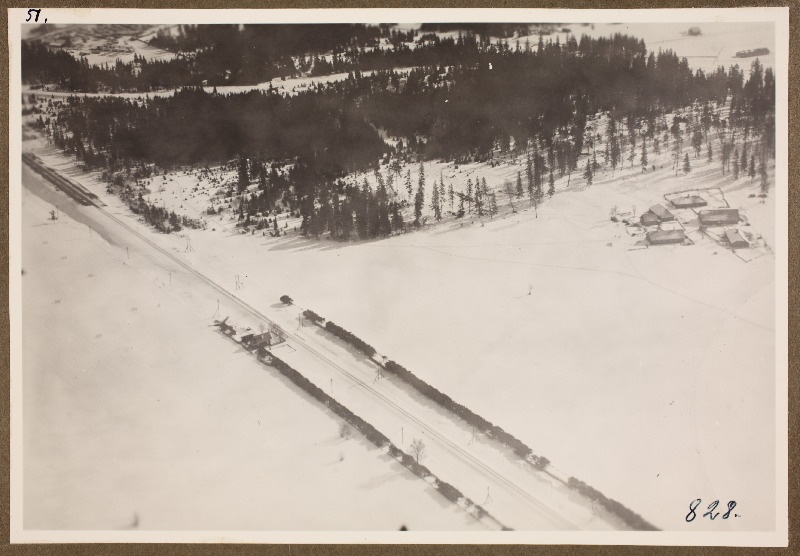 Vaade õhust lumisele maastikule; foto 1. Lennuväedivisjoni fotopositiivide kogust
