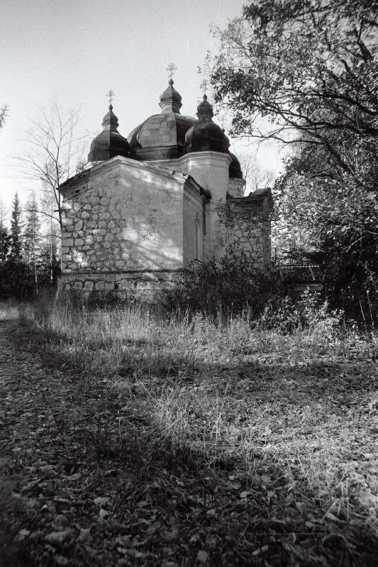 Penuja kool, vana kirik, vaated.