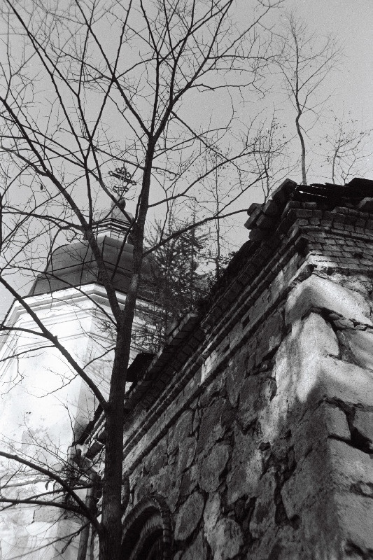 Penuja kool, vana kirik, vaated.