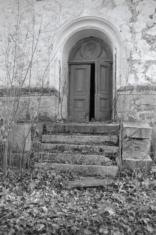 Penuja kool, vana kirik, vaated.