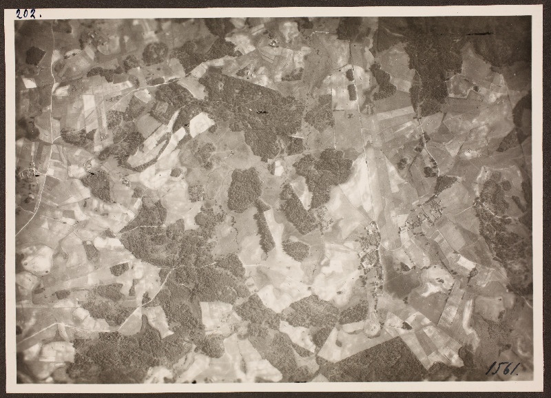 Vaade õhust maastikule; foto 1. Lennuväedivisjoni fotopositiivide kogust