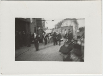 Tuvastamata inimesed tänaval  duplicate photo