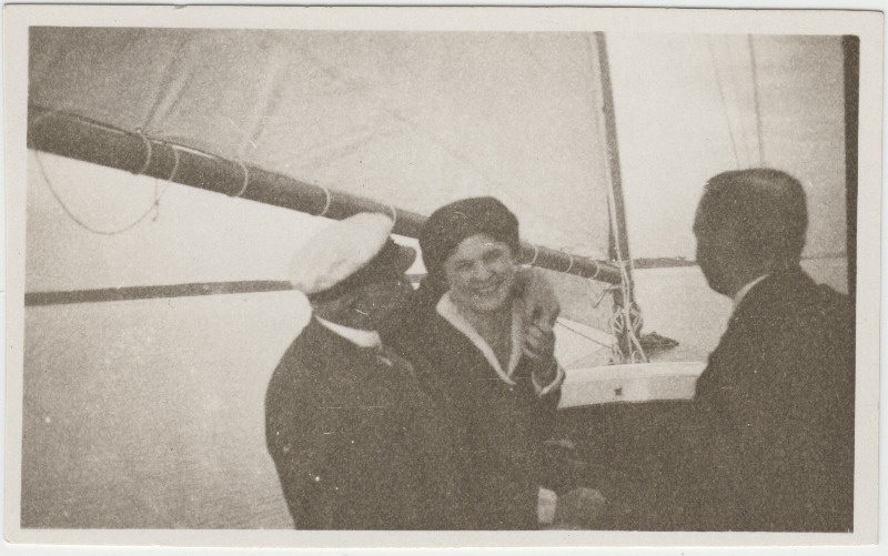 Tuvastamata seltskond [Eduard Virgo tuttavad või sugulased?] purjelaevaga merel