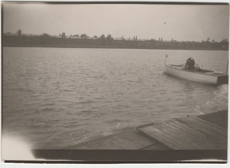 Vaade paadikailt mereäärsetele hoonetele