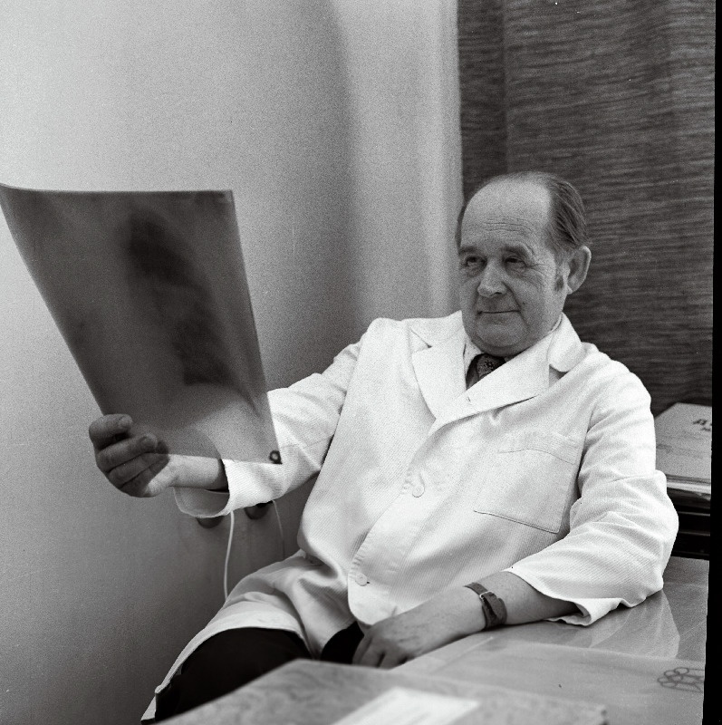 Vabariigi peareumatoloog professor A. Vapra.
