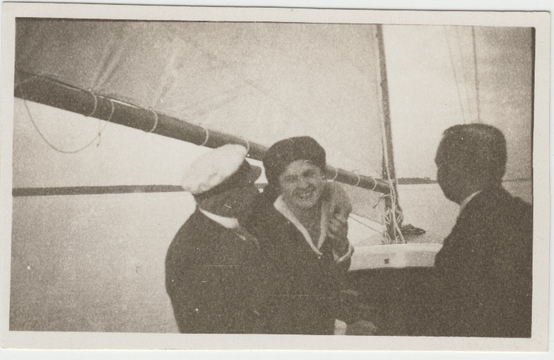 Tuvastamata seltskond [Eduard Virgo sugulased või tuttavad?] purjelaevaga merel