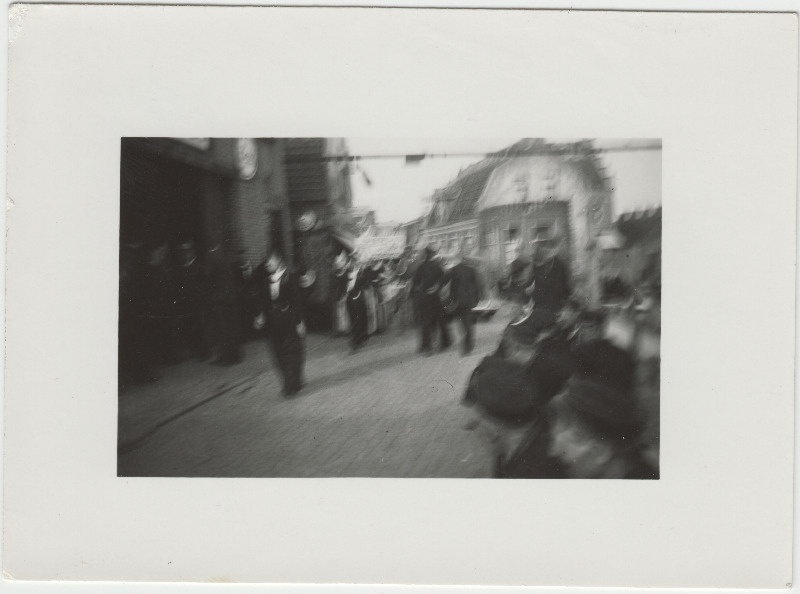 Tuvastamata isikud linnatänaval