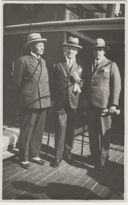 Eduard Virgo kaaslastega [riigi- või ühiskonnategelased?] [laevatekil]  duplicate photo