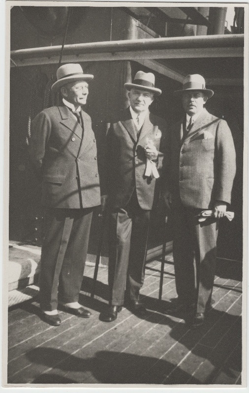 Eduard Virgo kaaslastega [riigi- või ühiskonnategelased?] [laevatekil]