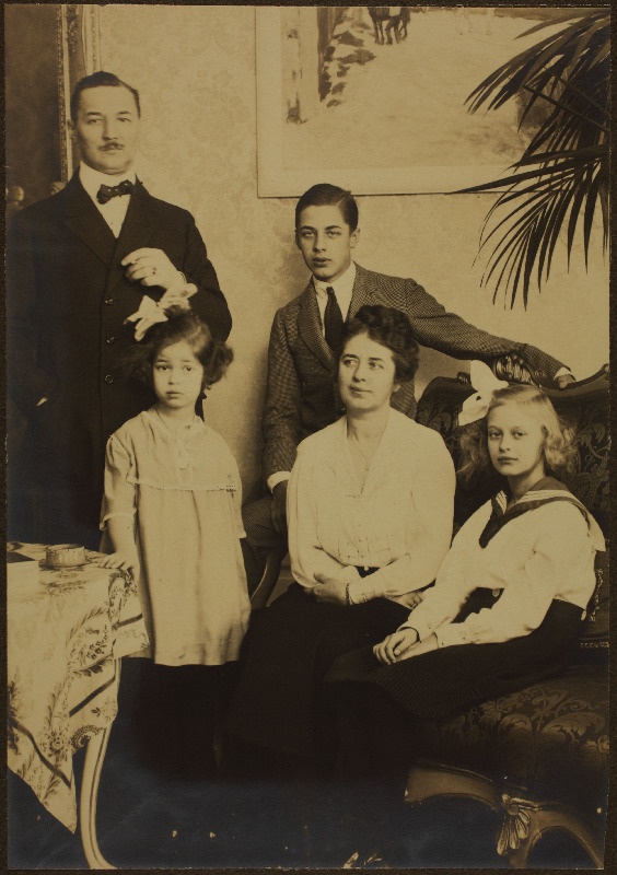 Saksamaa esindaja Stockholmis Rudolf Nadolny koos naise ja lastega