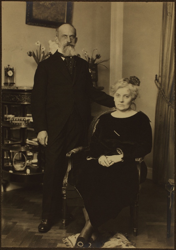 Šveitsi esindaja Stockholmis H. Shreiber koos naisega