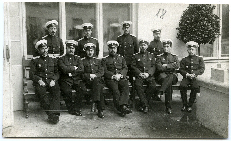 Peeter Suure merekindluse haigemaja arstid "Estonia" teatrimajas (kuhu sõjaväehaigla oli üle toodud 1914. aastal)