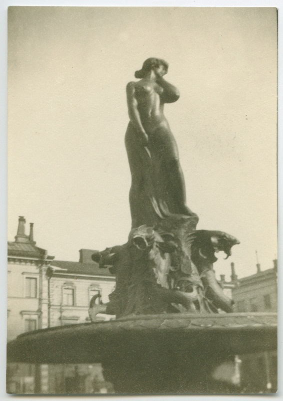 Ville Valgreni skulptuur Havis Amanda Helsingis