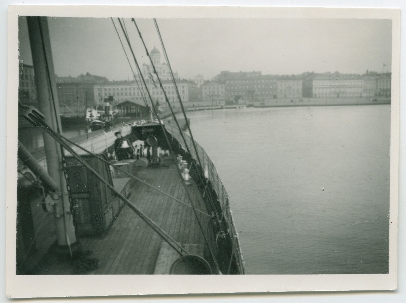Vaade lahkuvalt või saabuvalt laevalt Helsingi suunas