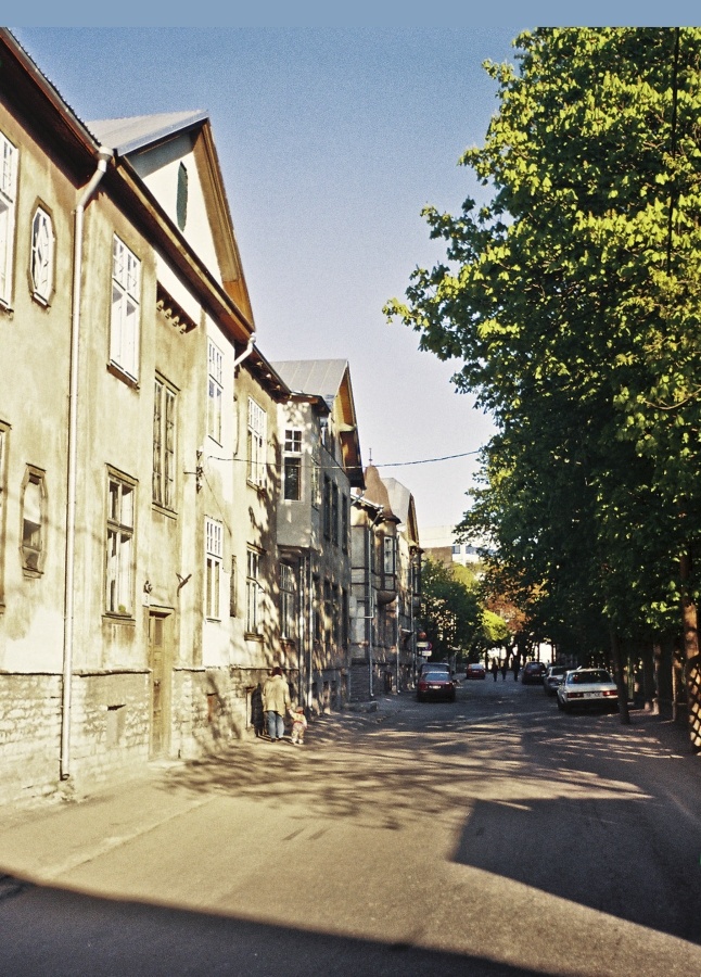 Tatari, Süda tänav, vaade pärast 2. kurvi Liivalaia tänava suunas.