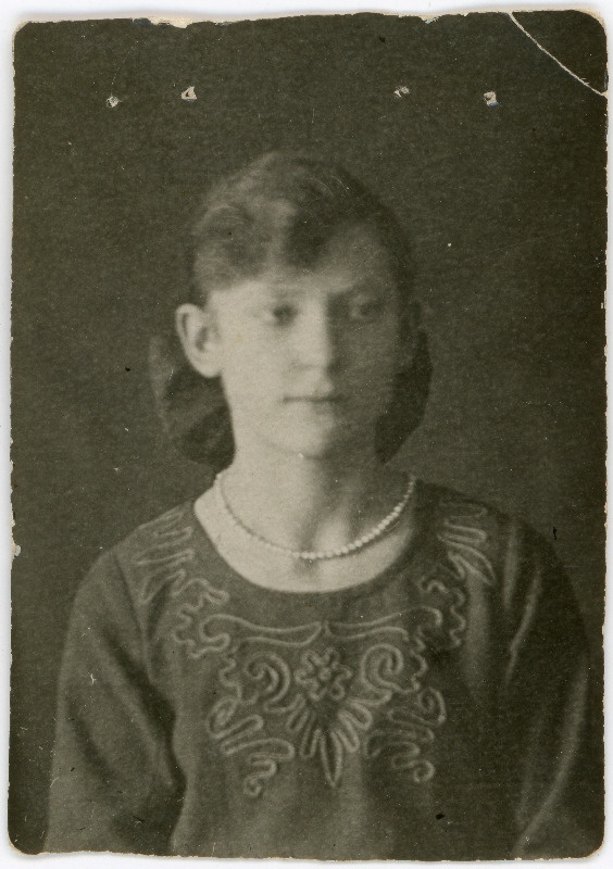 Hildegard Brett. Omakäelise pühendusega pöördel