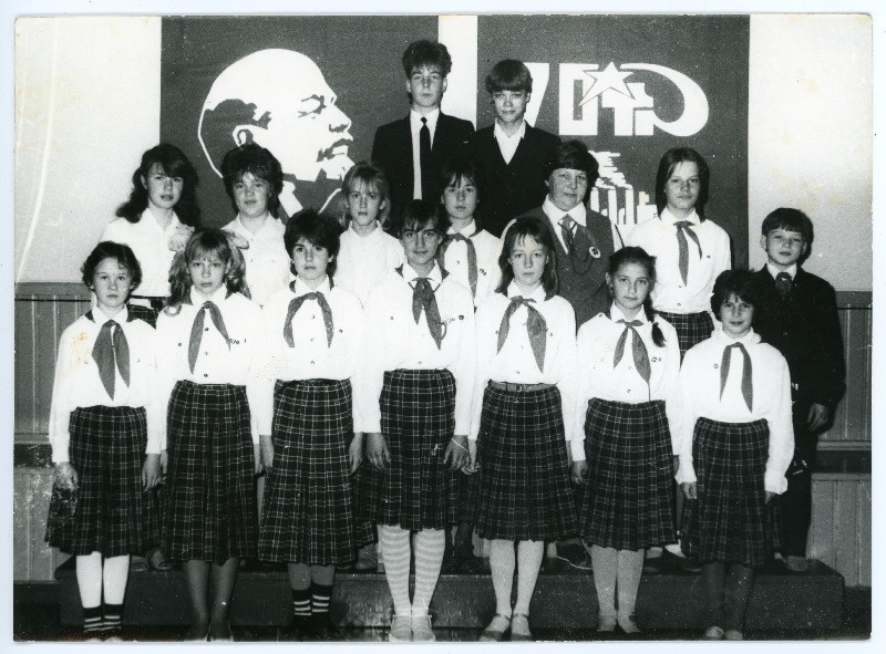 Teadmata kooli malevanõukogu sügisel 1987. Grupipilt.