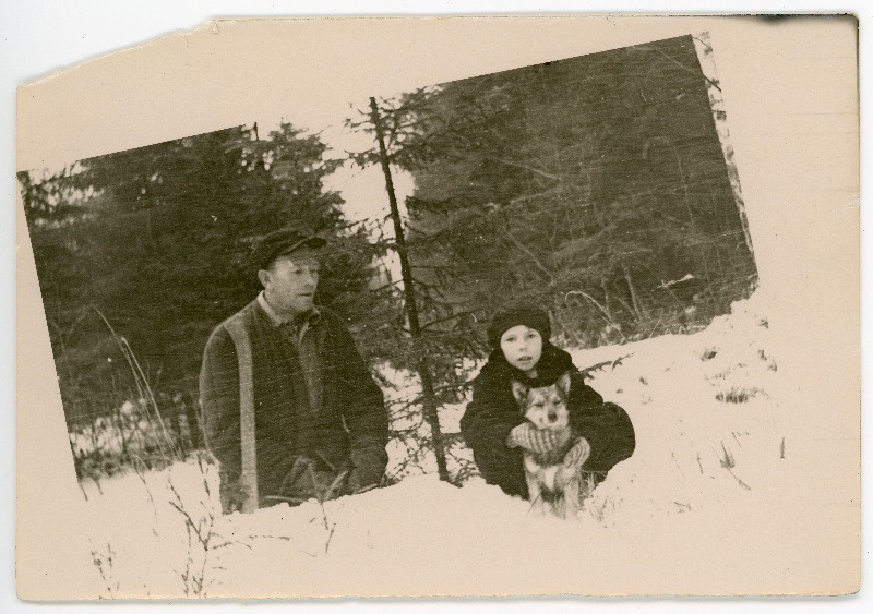 Eduard Dreiman tütre ja koeraga talvises metsas
