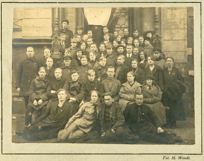 Petrogradi Kommunistliku ülikooli esperanto keele kursuse I kursus. Foto pöördel allkirjad