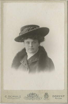 Elisabeth Kologrivov`i rindportree  duplicate photo