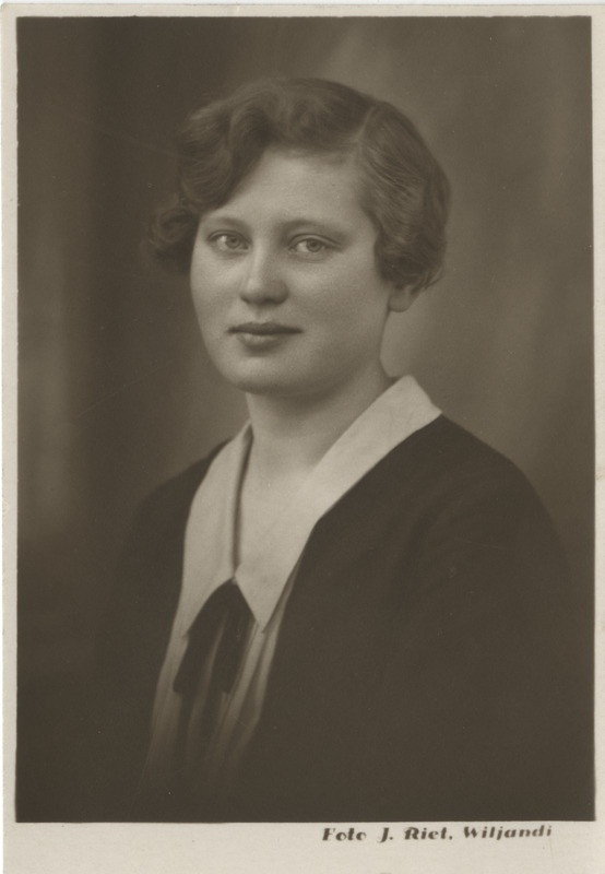 Tundmatu naise portreefoto