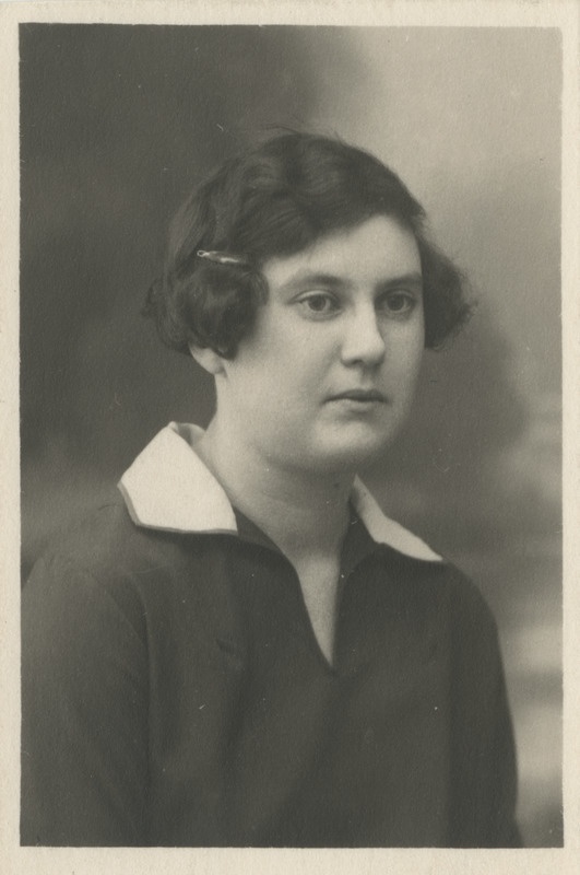 Tundmatu naise portreefoto