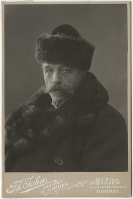 Määratlemata vanem mees  duplicate photo