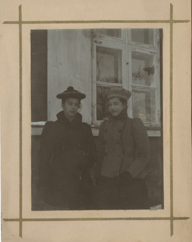 Talveriietuses neiud