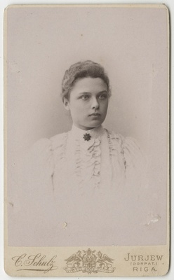 Elisabeth Kologrivov, portreefoto  duplicate photo