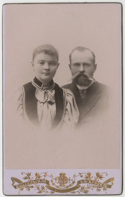 "Hedchen"(?) abikaasaga, portreefoto