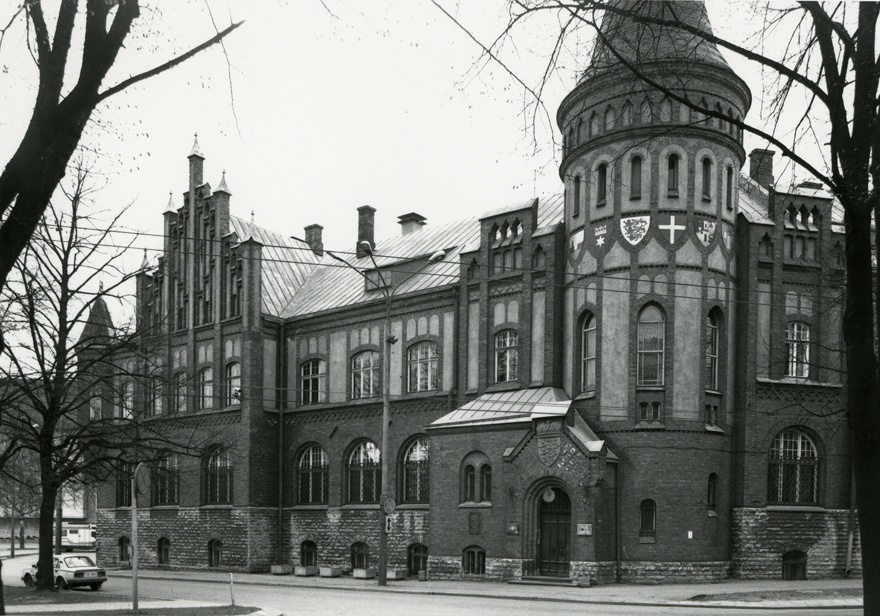 Aadlipanga hoone Tallinnas, 3 vaadet hoonele. Arhitekt August Reinberg