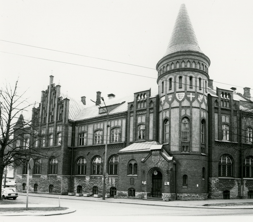 Aadlipanga hoone Tallinnas, 3 vaadet hoonele. Arhitekt August Reinberg