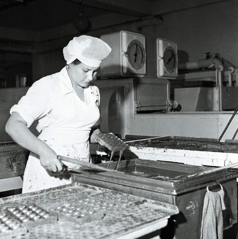 Assortii vormide täitmine kondiitritoodete vabrikus "Kalev".