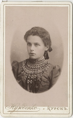 Viieteistkümneaastase Elisabeth Kologrivov`i rindportree  duplicate photo