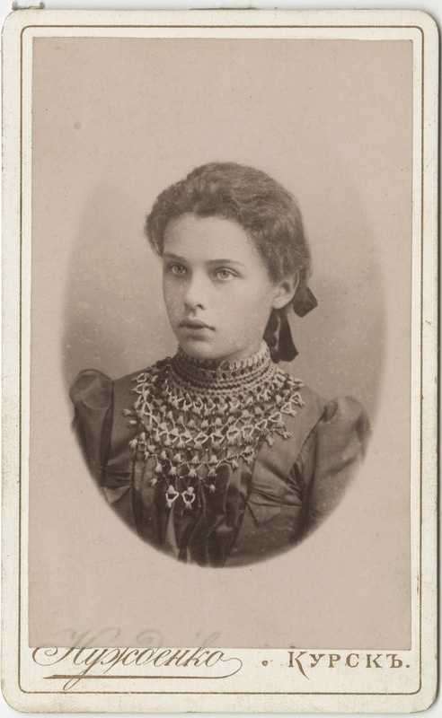 Viieteistkümneaastase Elisabeth Kologrivov`i rindportree