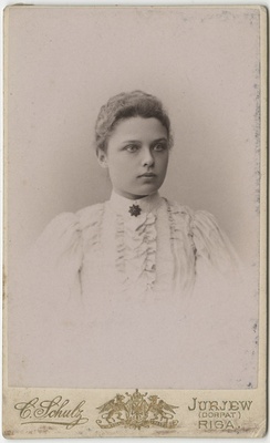 Noore neiu Elisabeth Kologrivov`i rindportree  duplicate photo