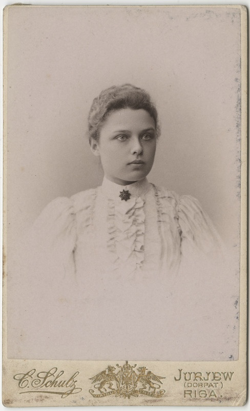Noore neiu Elisabeth Kologrivov`i rindportree