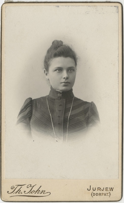 Noore neiu Elisabeth Kologrivov`i rindportree