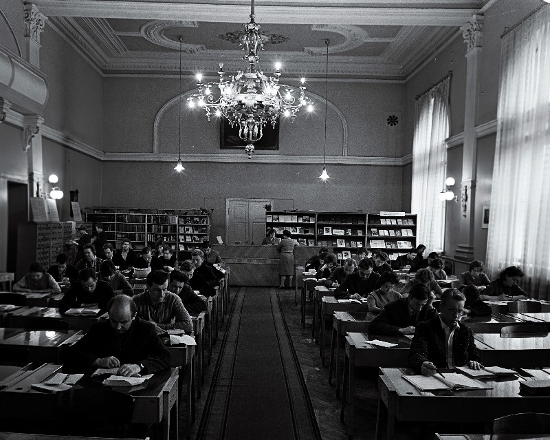 M.Gorki nimelise Keskraamatukogu lugemissaal.