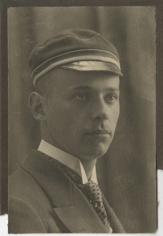 Korporatsiooni "Livonia" liige Heinrich von Löwis of Menar, portreefoto