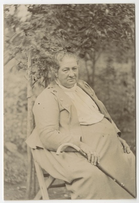 Tundmatu vanem naine  duplicate photo