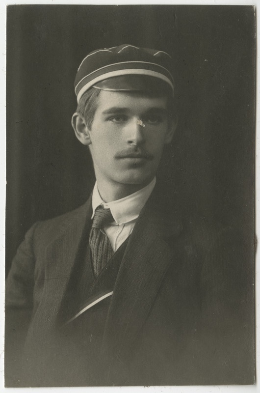 Korporatsiooni "Livonia" liige Hermann Hansen, portreefoto