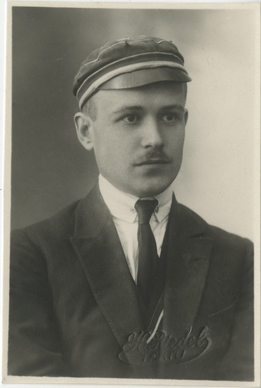 Korporatsiooni "Livonia" liige Maximilian Lunin, portreefoto