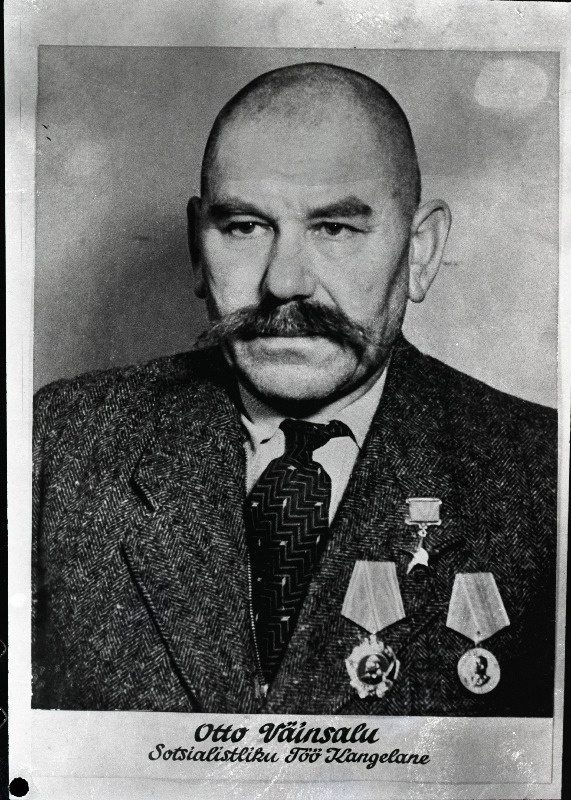 Väinsalu, Otto Gustavi poeg - sotsialistliku töö kangelane, Uusna sovhoosi lüpsikarja brigadir.