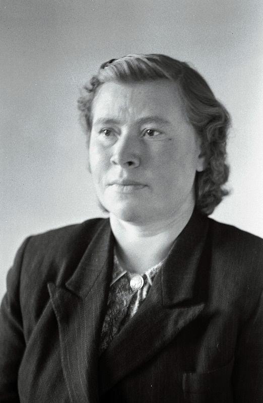 Räni, Edith Hermani tütar - sotsialistliku töö kangelane, kolhoosi Kaardiväelane lüpsja.