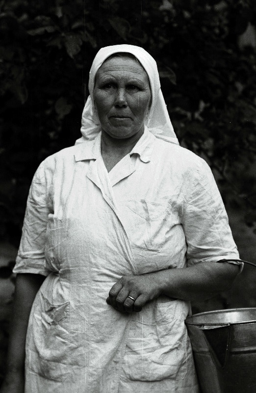 Kõrtsmik, Raissa - sotsialistliku töö kangelane, kolhoosi Lõunarand lüpsja-karjatalitaja.