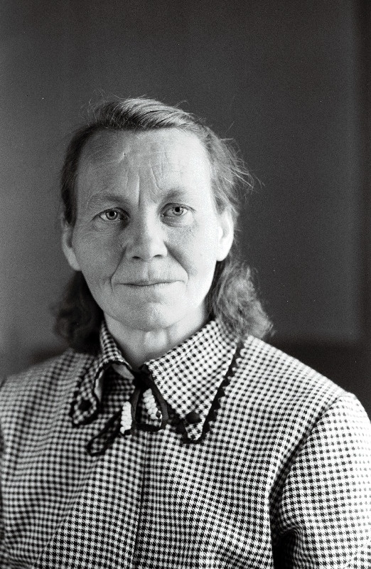 Mäsak, Helmi - sotsialistliku töö kangelane, kolhoosi Estonia lüpsja.