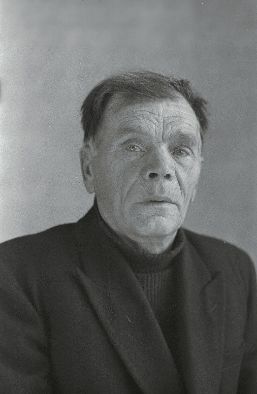 Silbergleich, Jakob - sotsialistliku töö kangelane, Udeva kolhoosi põllundusbrigaadi brigadir.