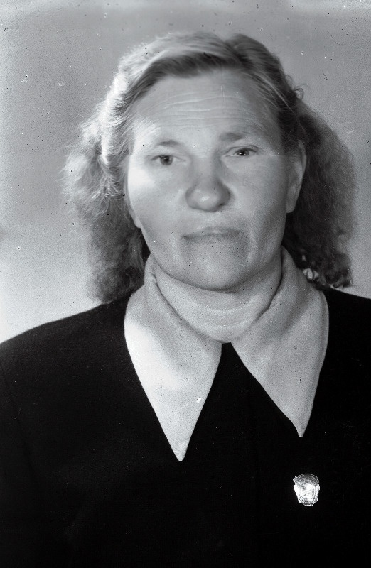 Tamm, Miina - Saku Maakorralduse ja Maaparanduse Tehnikumi õppemajandi nuumsigade talitaja.